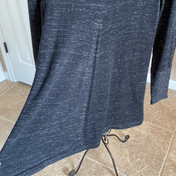 Simply Vera Vera Wang black turtleneck tunic sweater size small gold accent - Picture 4 of 6